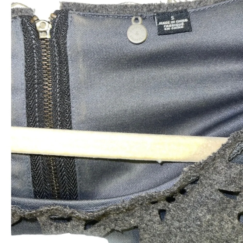 Anthropologie Knitted & Knotted Grey‎ Felt Lace Overlay Crewneck Top
